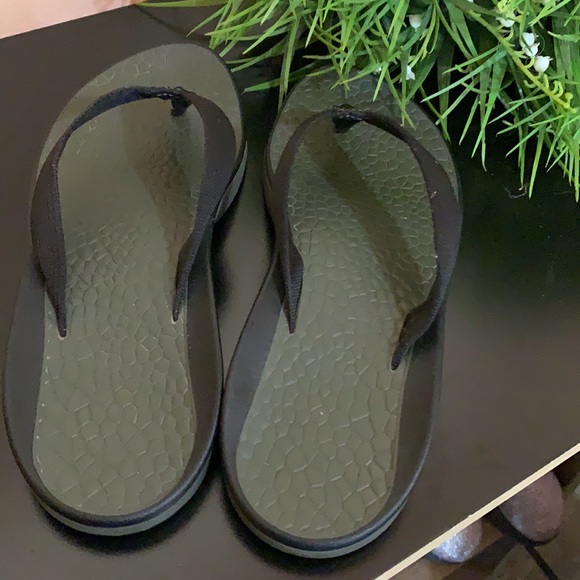 CHACO SANDALS 🎉🎉 - Picture 5 of 8